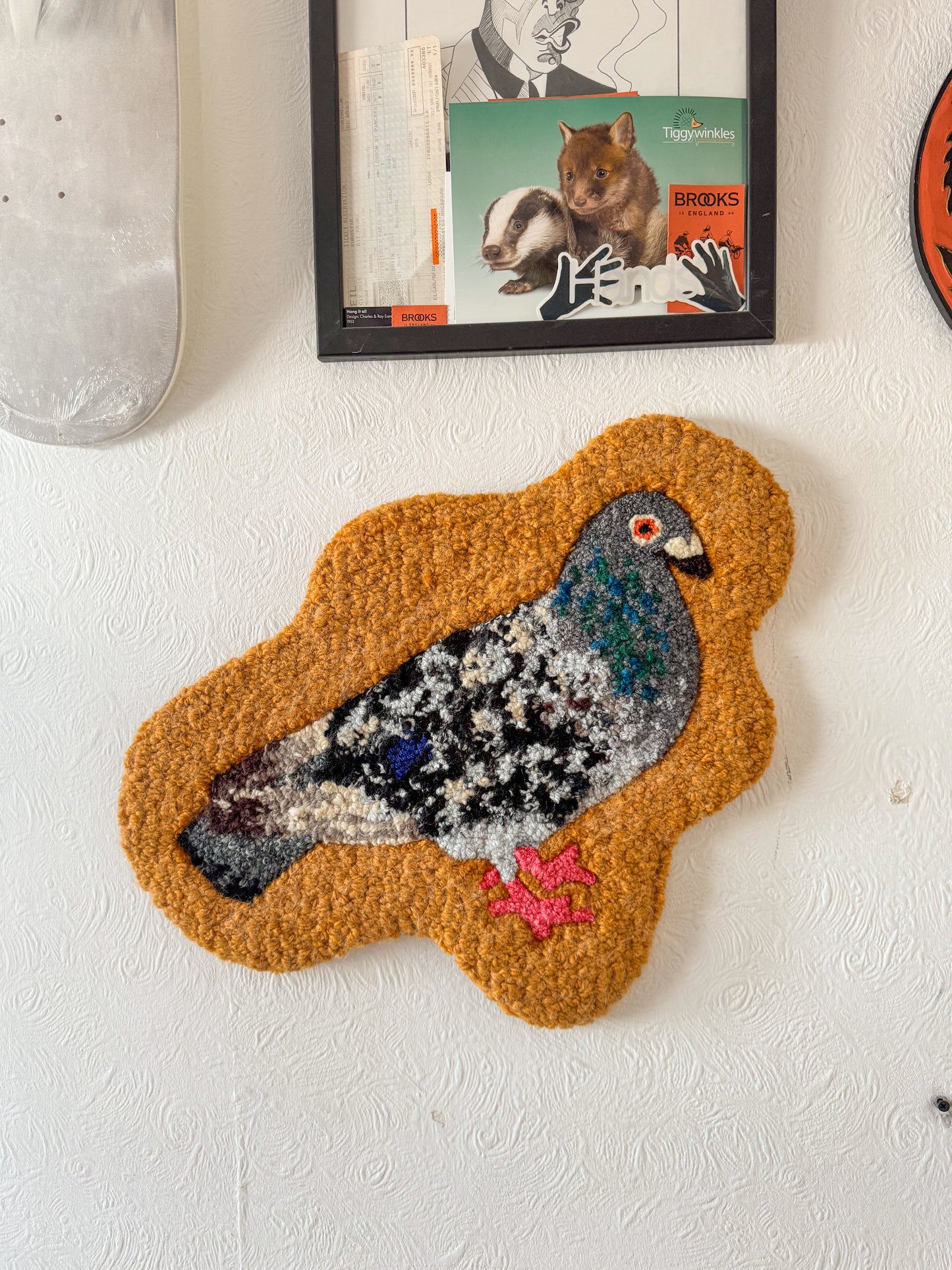 Pigeon squiggle (mustard/gold)