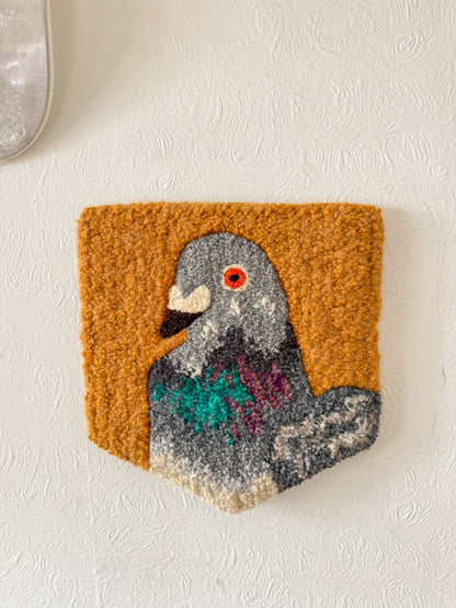 Large pigeon (gold)