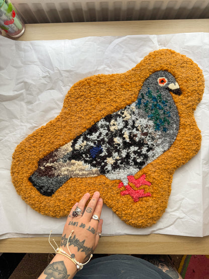 Pigeon squiggle (mustard/gold)