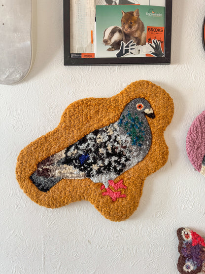 Pigeon squiggle (mustard/gold)