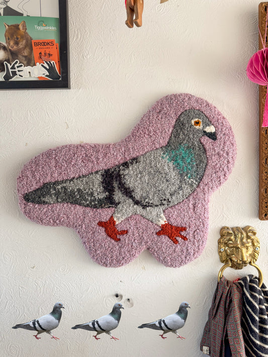 Large pigeon portrait